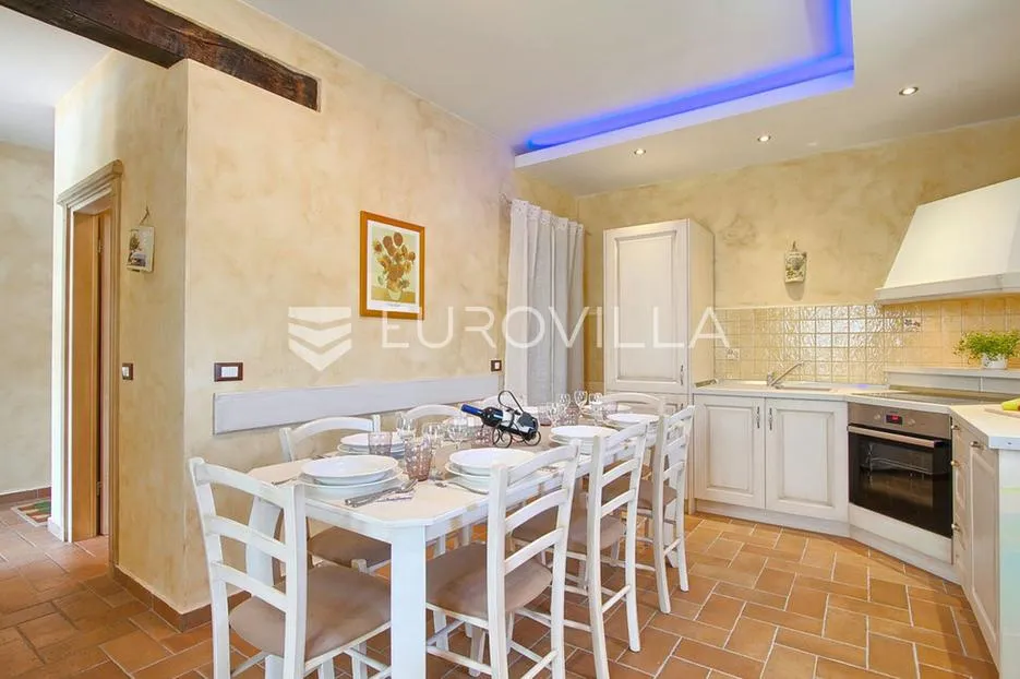 istra, poreč - elegantna kamena vila s bazenom, iznimno kvalitete gradnje - slika 20