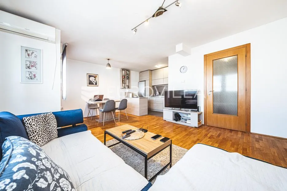 zagreb, bleiweisova, prekrasan dvosoban stan 55 m² - slika 3