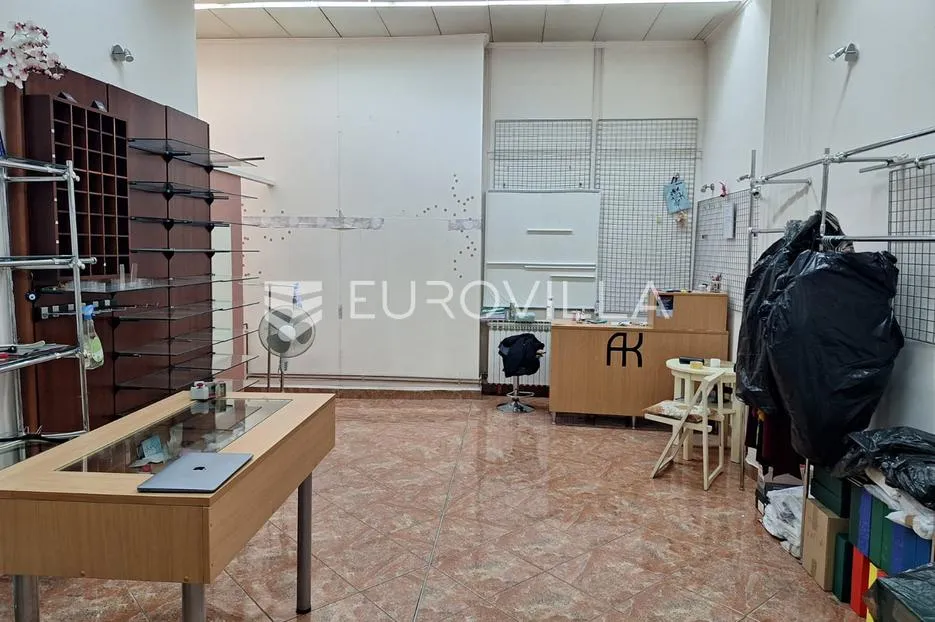 Karlovac, Centar, poslovni prostor 41 m² - Zvijezda