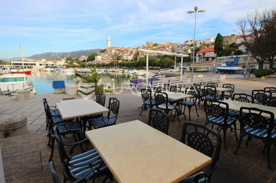 novi vinodolski, ugostiteljski objekt i stan na samom moru 230 m² - slika 8