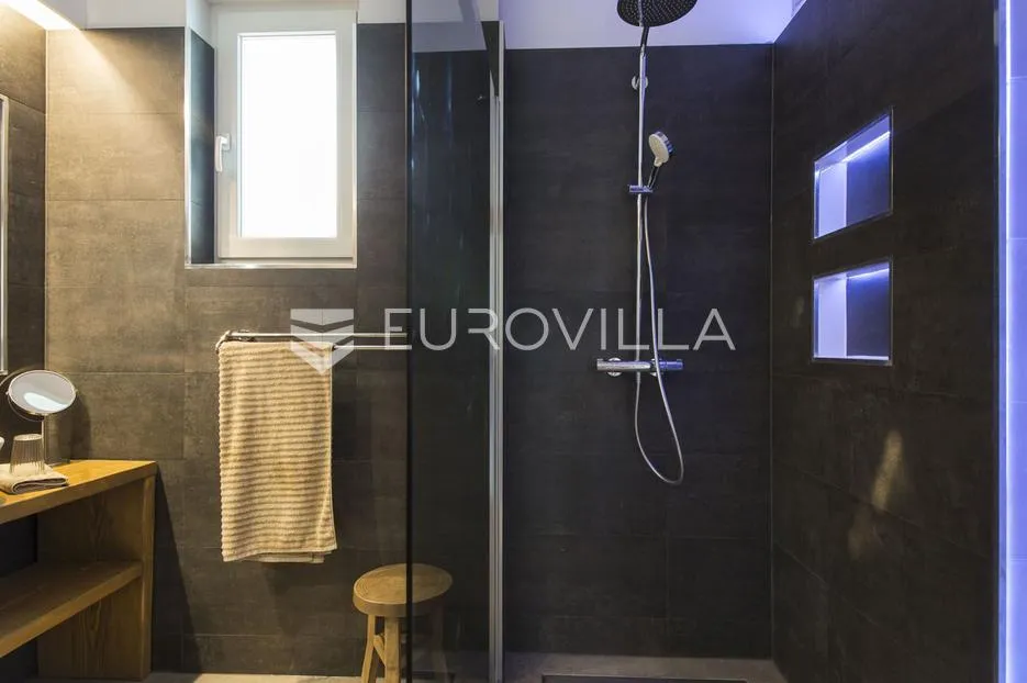 istra, labin, prekrasna vila s pogledom na more prepuna sadržaja - slika 15