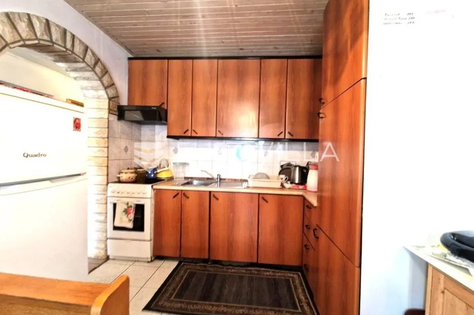 vir, nekretnina na izvrsnoj lokaciji, 40 m od mora, s dva odvojena apartmana - slika 36