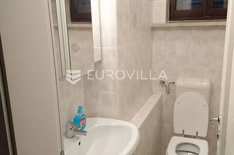 zagreb, srebrnjak, prekrasan dvoetažni stan 127 m² s vrtom i terasom - slika 12