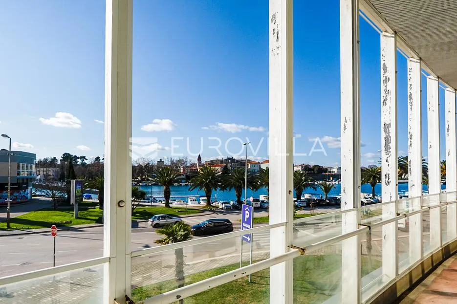zadar, branimirova obala, moderan poslovni prostor s velikim staklenim stijenama i terasama, zakup - slika 29