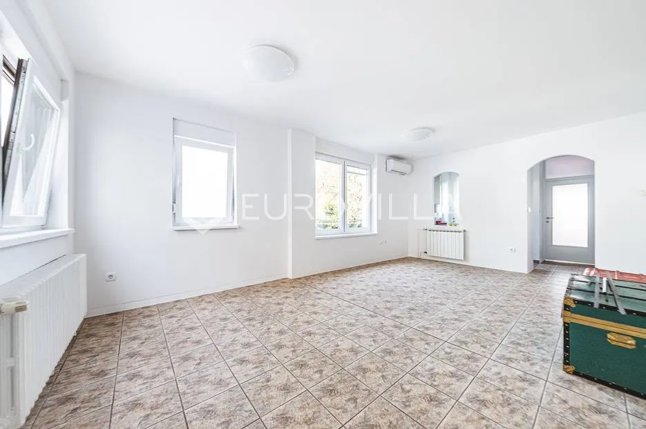 zagreb, gornji grad – tuškanac, dvosoban stan 70 m2 s terasom i vrtom - slika 8