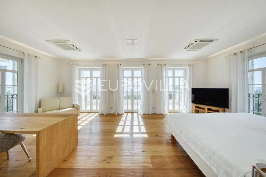 zadar, diklo, moderna i elegantna vila prvi red uz more - slika 25