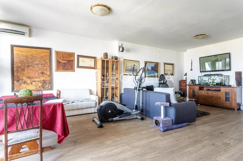 split, centar, prostrana etaža na izvrsnoj lokaciji s pogledom na more, 135 m² - slika 4