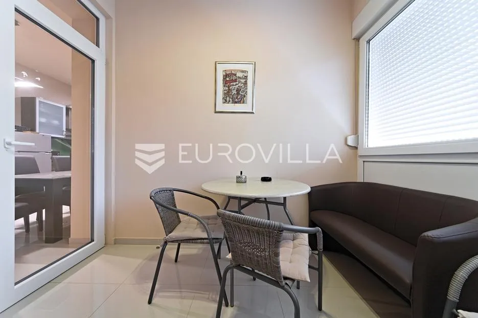 osijek, centar, najam uređenog četverosobnog stana površine 94 m² - slika 11