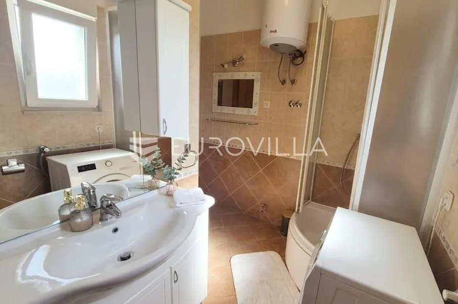 kaštel novi, komforan dvosoban stan na prvom katu - slika 6