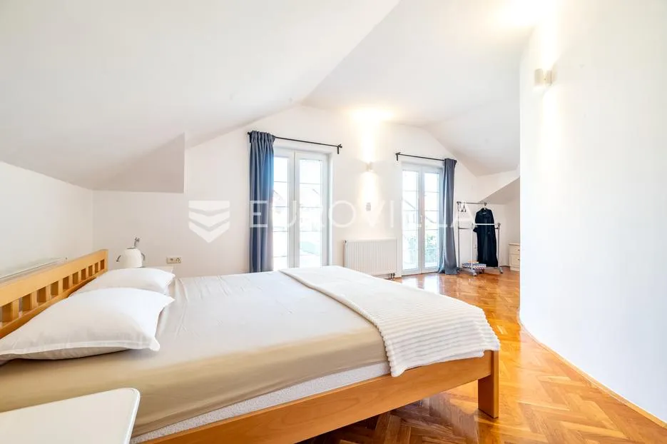 zagreb, gornja dubrava, lijepa prostrana kuća s dva stana i 3 gpm, 350 m2 - slika 8