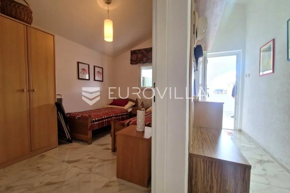 vir, apartman s prostranom terasom i dvije spavaće sobe na odličnoj lokaciji - slika 9
