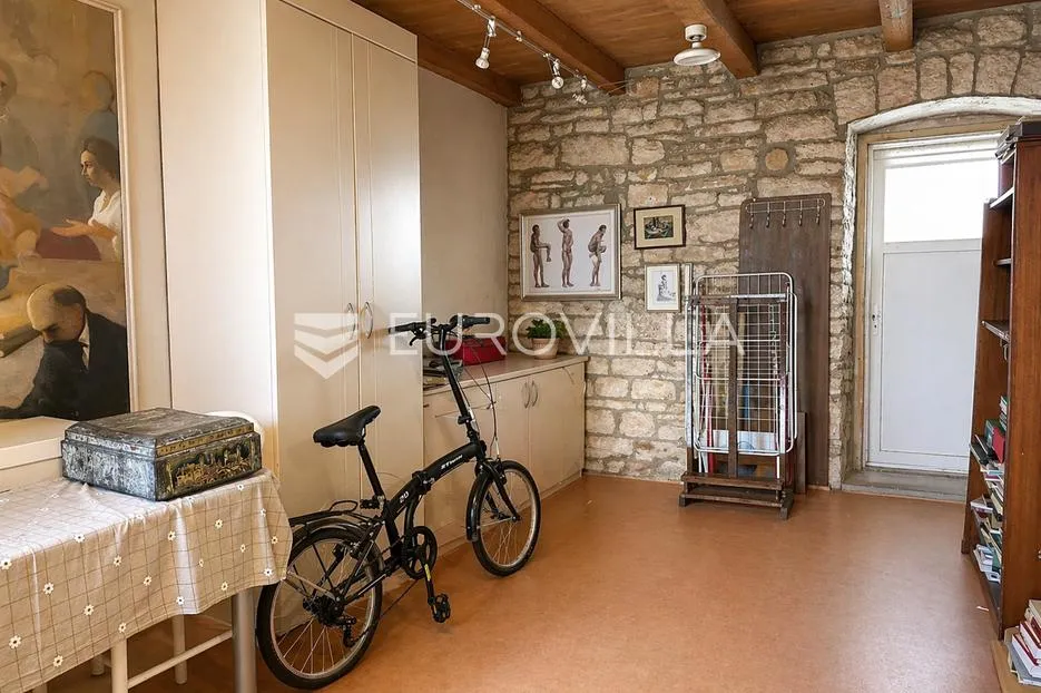istra, višnjan, okolica, kamena kuća s pogledom na more i velikim zemljištem - slika 12