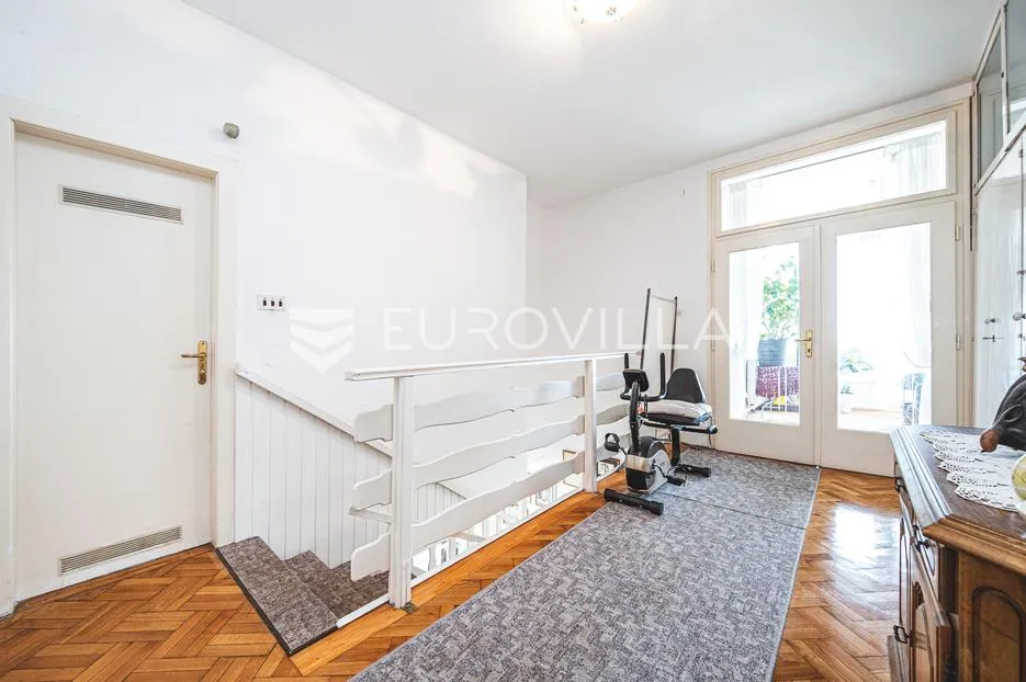 zagreb, pantovčak, prostrana obiteljska kuća 400 m² na parceli 735 m², prekrasan pogled - slika 22