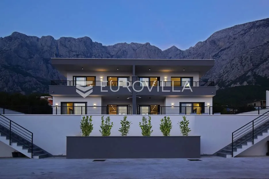 Makarska, vila s bazenom i panoramskim pogledom - Veliko Brdo