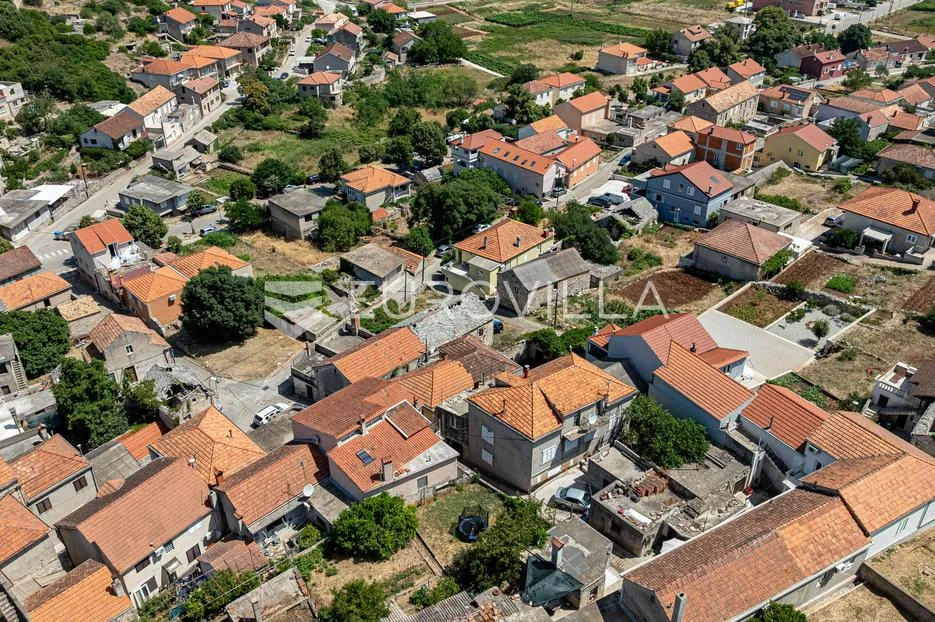 otok korčula, blato, dvojna kuća u centru mjesta - slika 2
