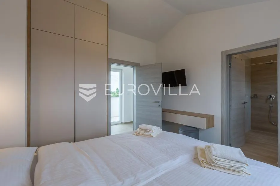 istra, svetvinčenat, moderna samostojeća kuća 155 m² s grijanim bazenom 32 m² - slika 21