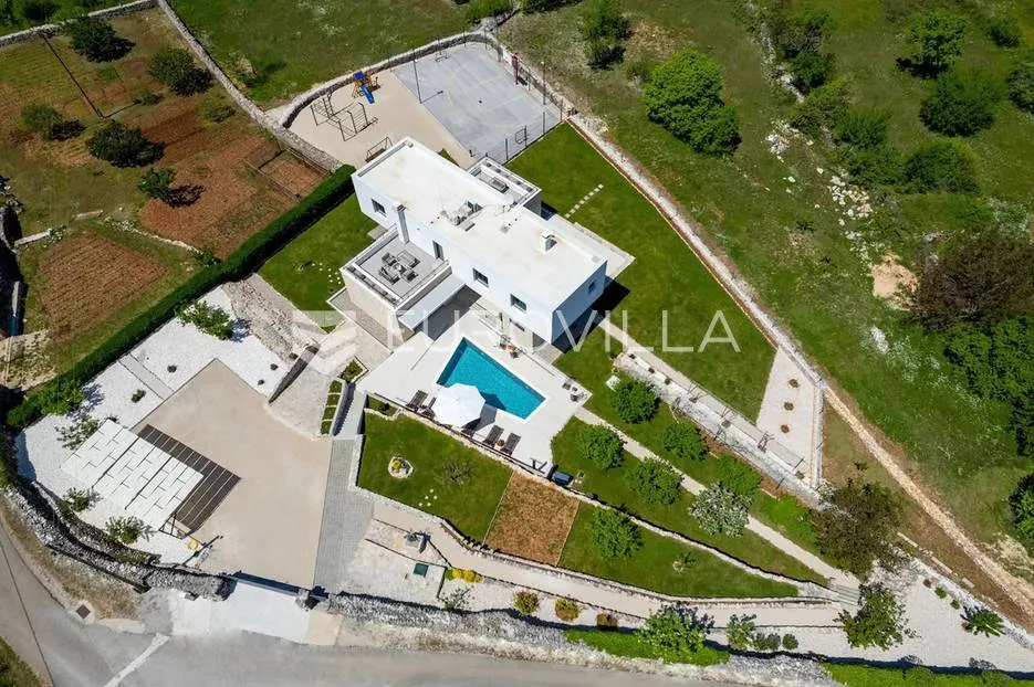 trilj, ugljane prekrasna villa s bazenom - slika 4