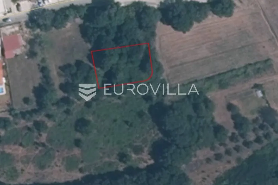 pula, pješčana uvala, lijepa građevinska parcela 756 m² okružena zelenilom, 350 m od mora - slika 4