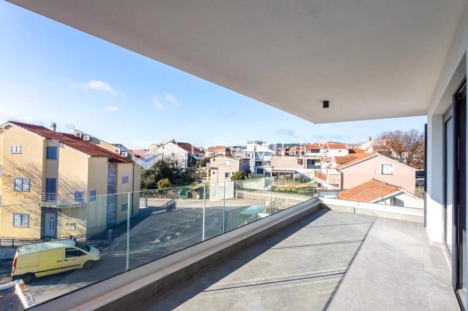 vodice, novogradnja, penthouse s krovnom terasom i pogledom na more, 150,94 m² - slika 13