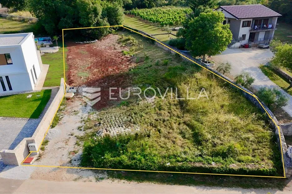 istra, tinjan, građevinsko zemljište s infrastrukturom - slika 1