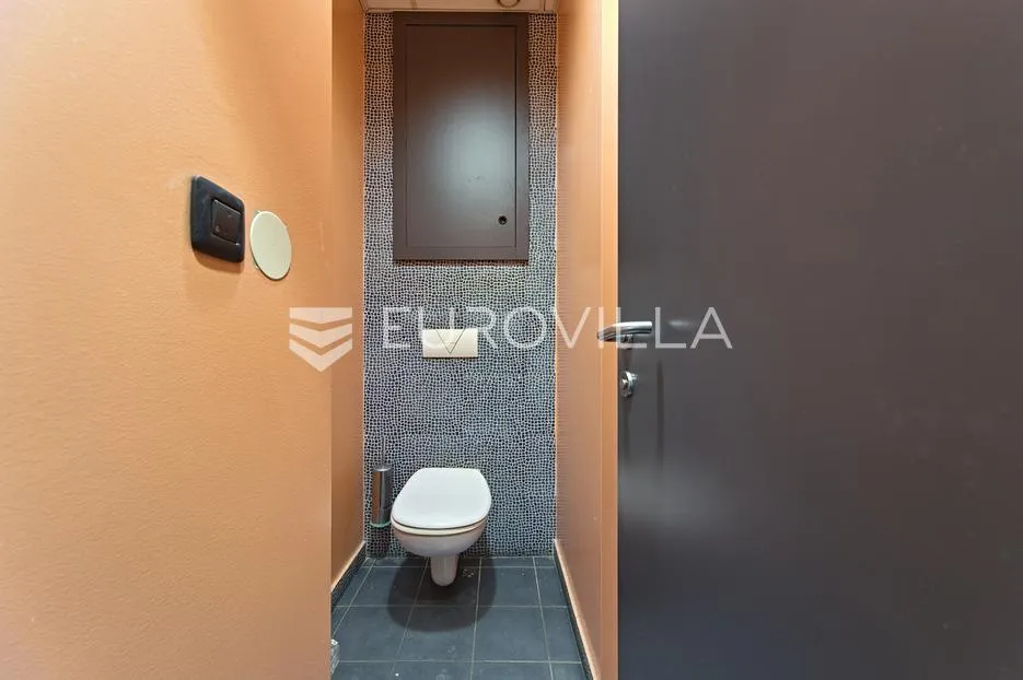 osijek, jug ii, prodaje se prizemni poslovni prostor površine 117 m² - slika 13