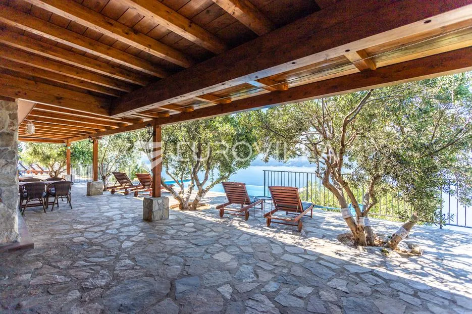 omiš, stanići, lijepa kuća s pogledom na more ukupne površine 160m2 na zemljištu površine 2546 m2 - slika 4