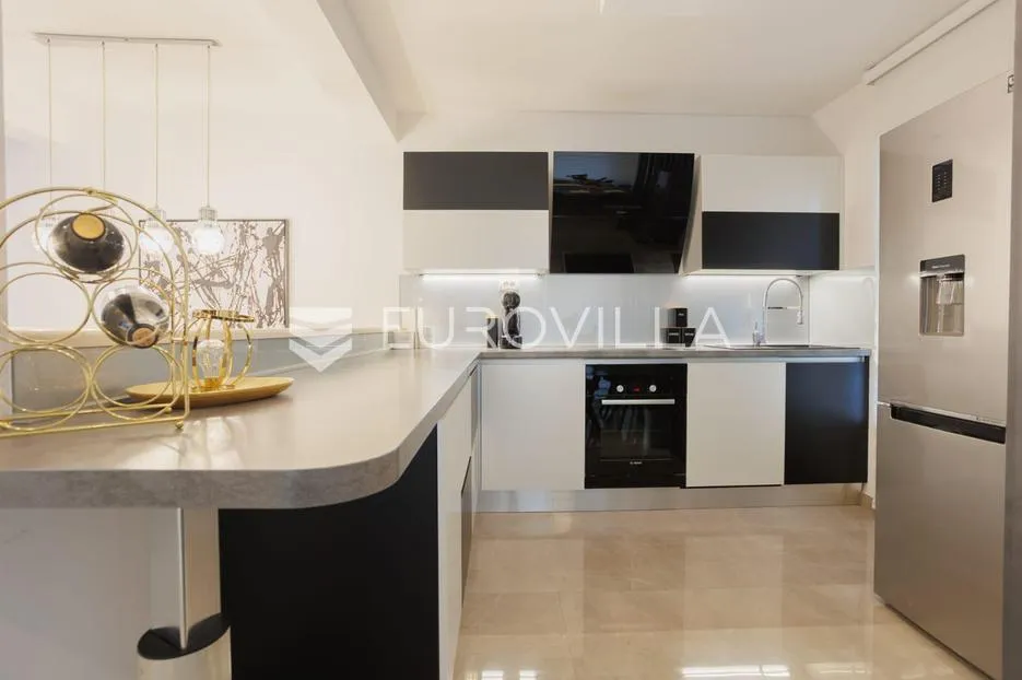 podstrana, strožanac, prekrasan dvoetažan penthouse - slika 3