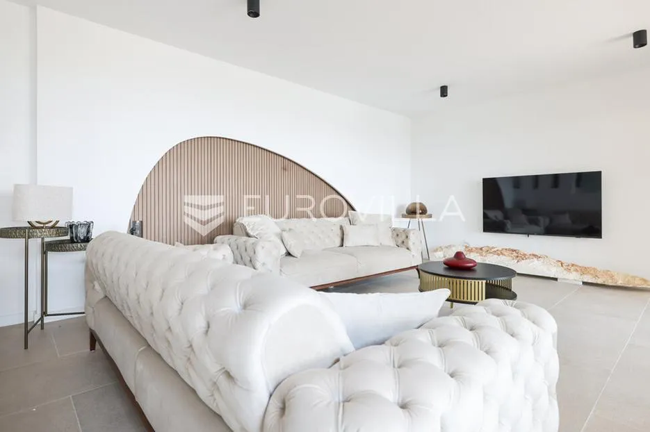 zadar, maslenica, luksuzna vila s bazenom i neometanim pogledom na more 254 m² - slika 33