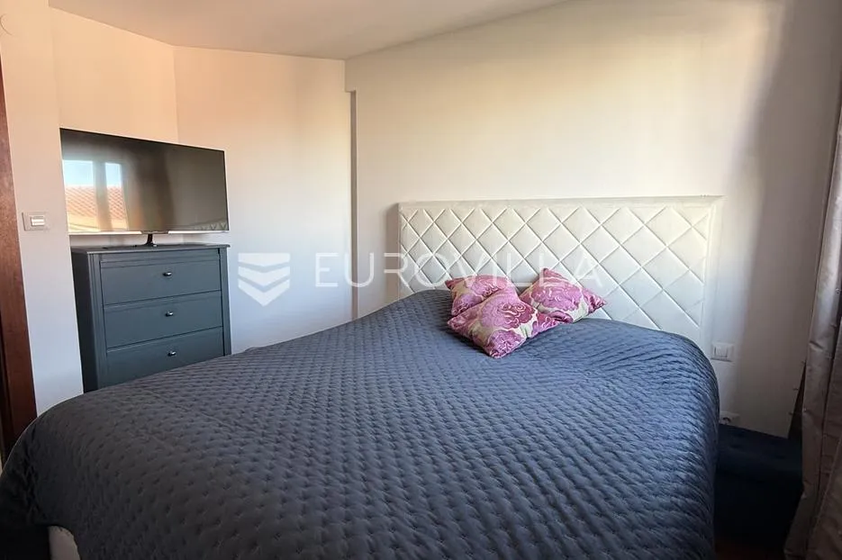zadar, borik dizajnerski moderno uređen trosoban stan na prvom katu 96 m² - slika 9