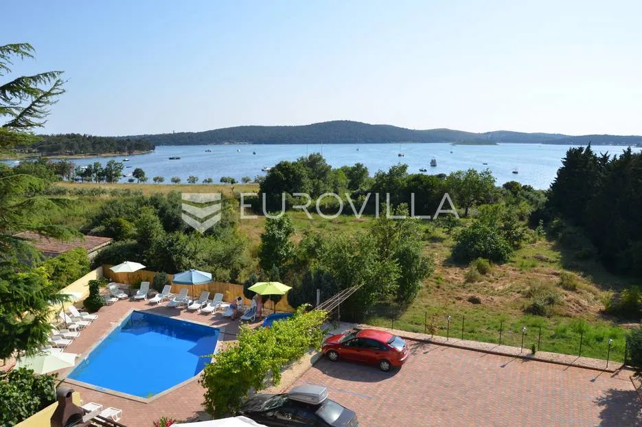 medulin, velika stambena zgrada 300 m od mora - slika 19