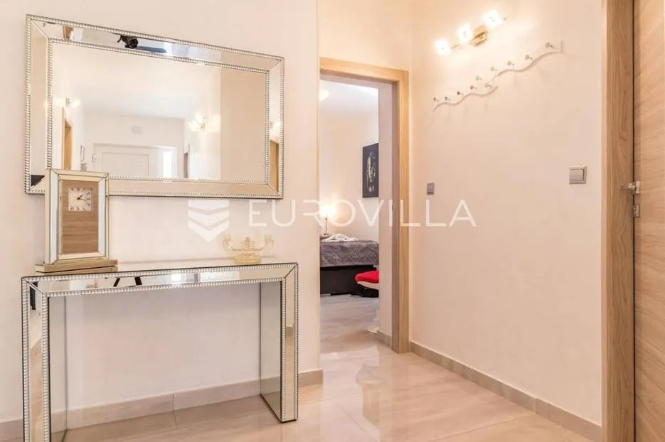 medulin, trosoban stan sa bazenom, privatni parking, neto korisna površina 80 m² - slika 10