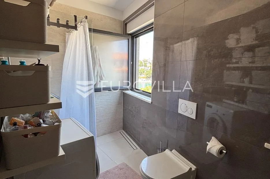medulin, pješčana uvala, ekskluzivan penthouse prvi red do mora - slika 59