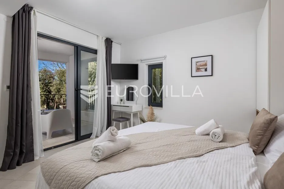 otok krk, malinska, luksuzna vila s dva apartmana u prvom redu do mora - slika 10
