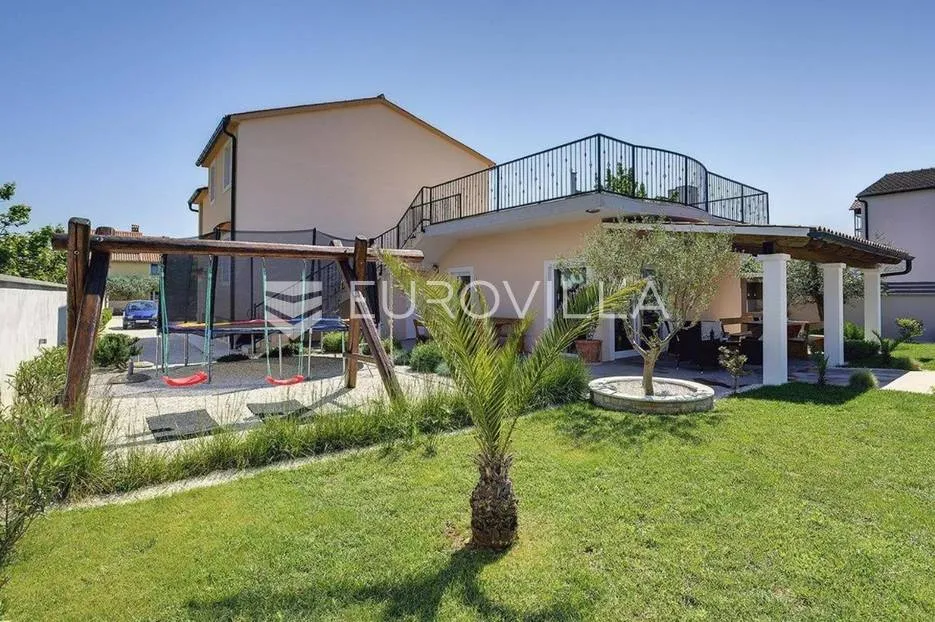 moderna villa s bazenom i teretanom na prestižnoj lokaciji u medulinu - slika 8