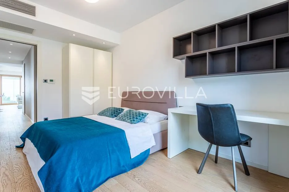 split, luksuzan i prostran stan u zgradi bel etage 160 m² - slika 17