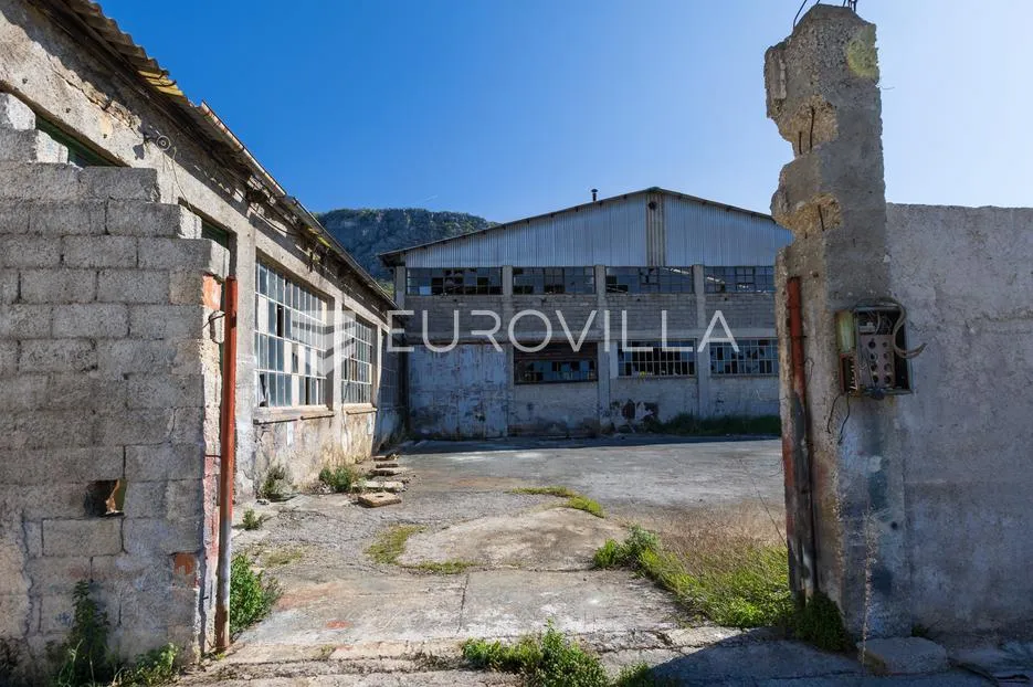 industrijski kompleks s više hala na atraktivnoj lokaciji, ukupna površina: 3452 m - slika 7