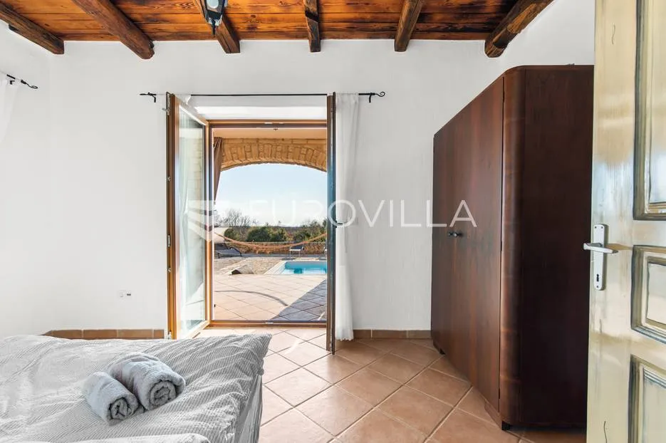 istra, svetvinčenat, prekrasna kamena katnica s bazenom 32 m² i jacuzzijem, 155 m² - slika 34