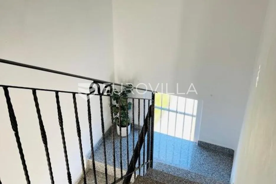 marčana, loborika, kuća s velikom okućnicom i garažom - slika 17