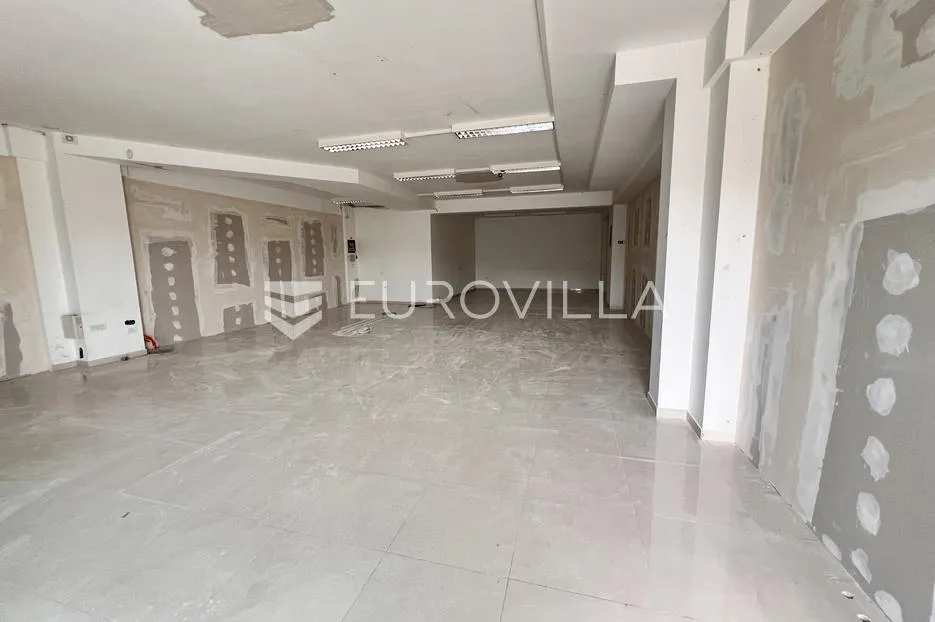 pula, monvidal, prizemni poslovni prostor s pet parkirnih mjesta 130 m² - slika 2