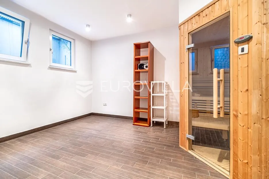 zagreb, blato, luksuzna dvojna kuća 320 m² - slika 17