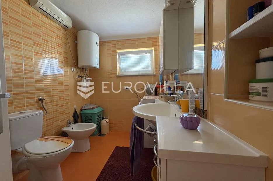 vodice, kuća s 5 apartmana, 278 m² - slika 13