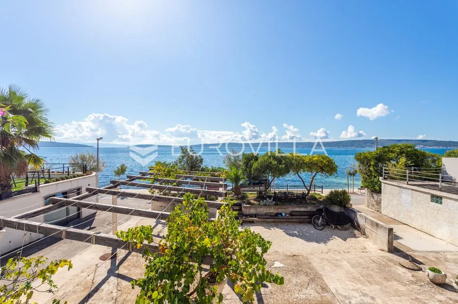 kaštel stari, komforan dvosoban stan u prvom redu do mora - slika 14