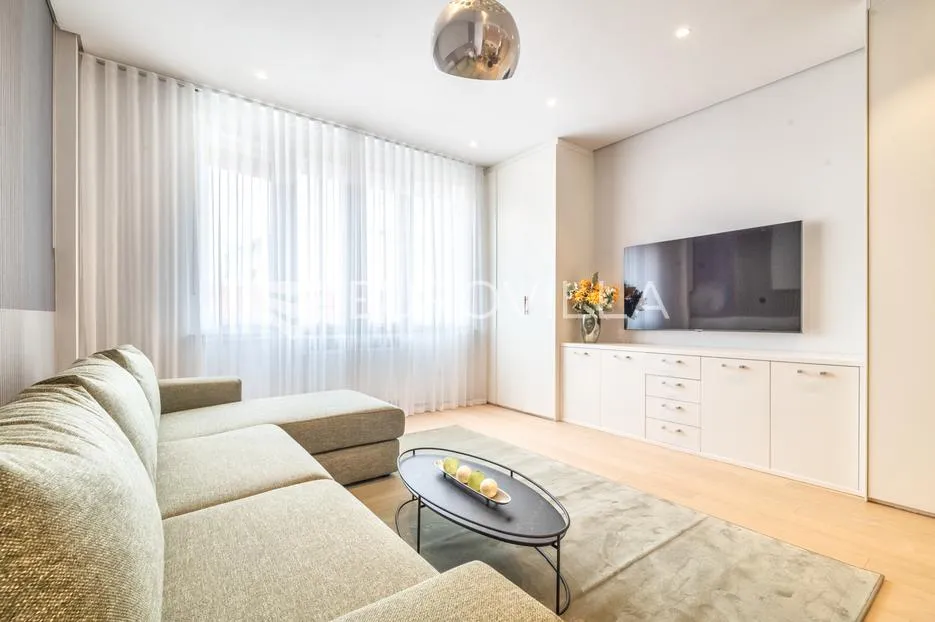 strogi centar, pješačka zona, garsonijera 33 m², 4. kat, lift, parking - slika 2