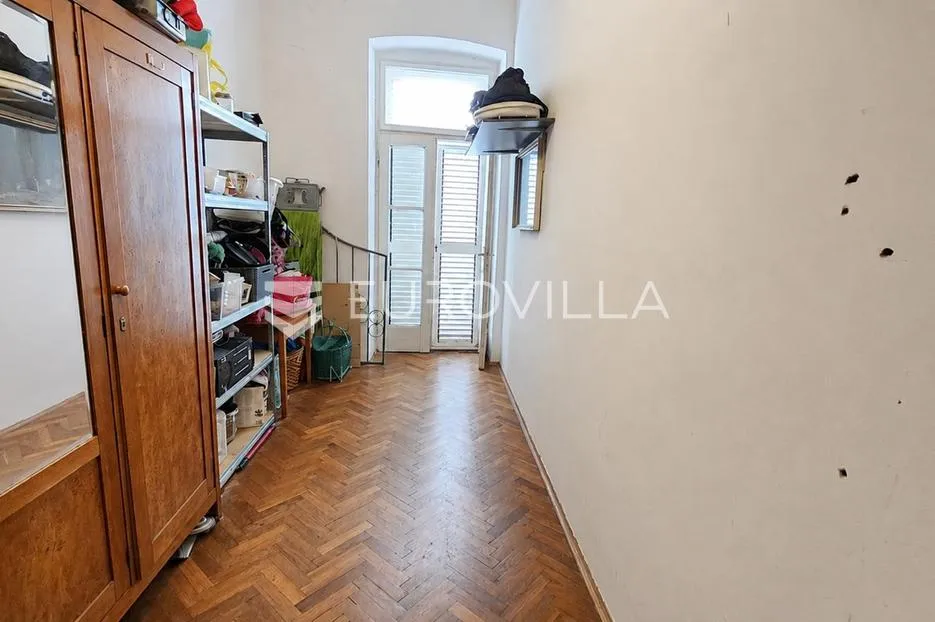 crikvenica, troetažna kuća na šetnici s dva odvojena ulaza, prvi red do mora - slika 6