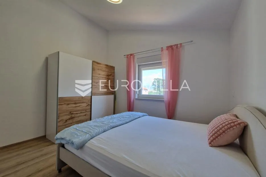 vir, moderan trosoban apartman u centru vira, 600 m od plaže - slika 20