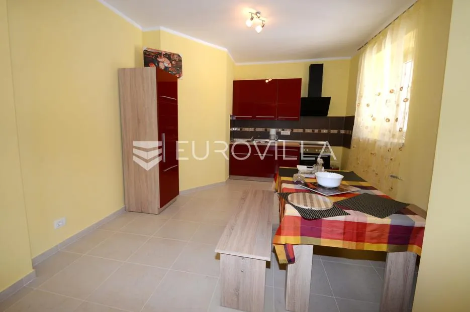 istra, okolica višnjana, apartmanska kuća 500 m² s bazenom i 4 stambene jedinice - slika 12
