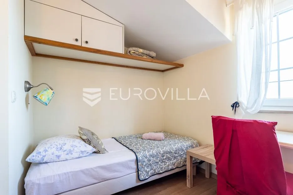 brač, supetar, kuća ukupne površine 372 m² na zemljištu površine 411 m² - slika 16