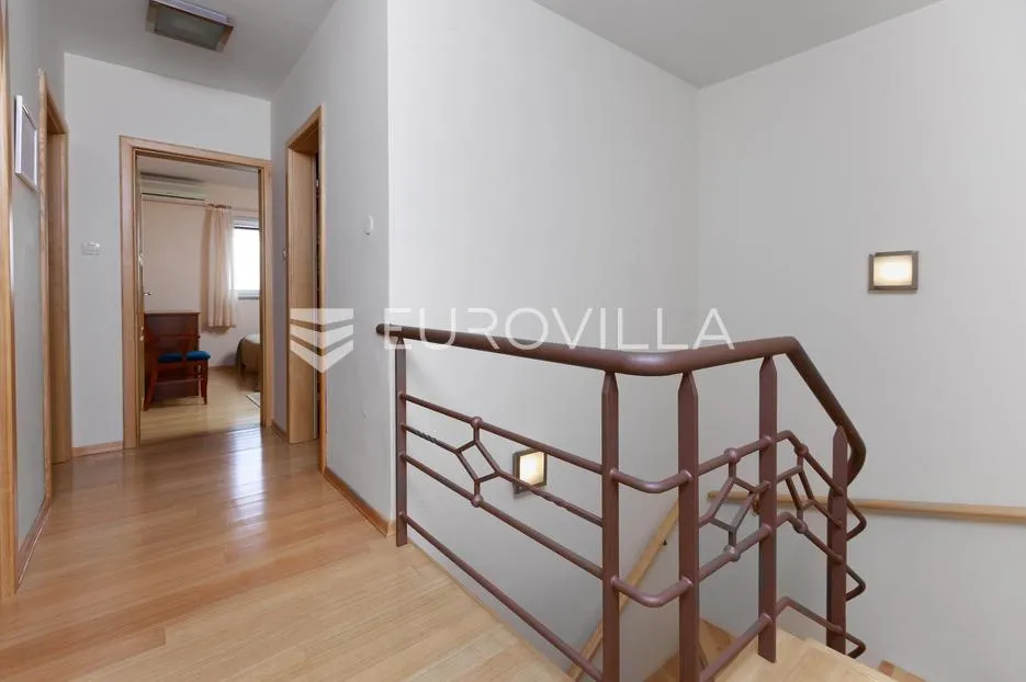 opatija, centar, dvoetažan stan 147 m², vrt, pogled na more - slika 11