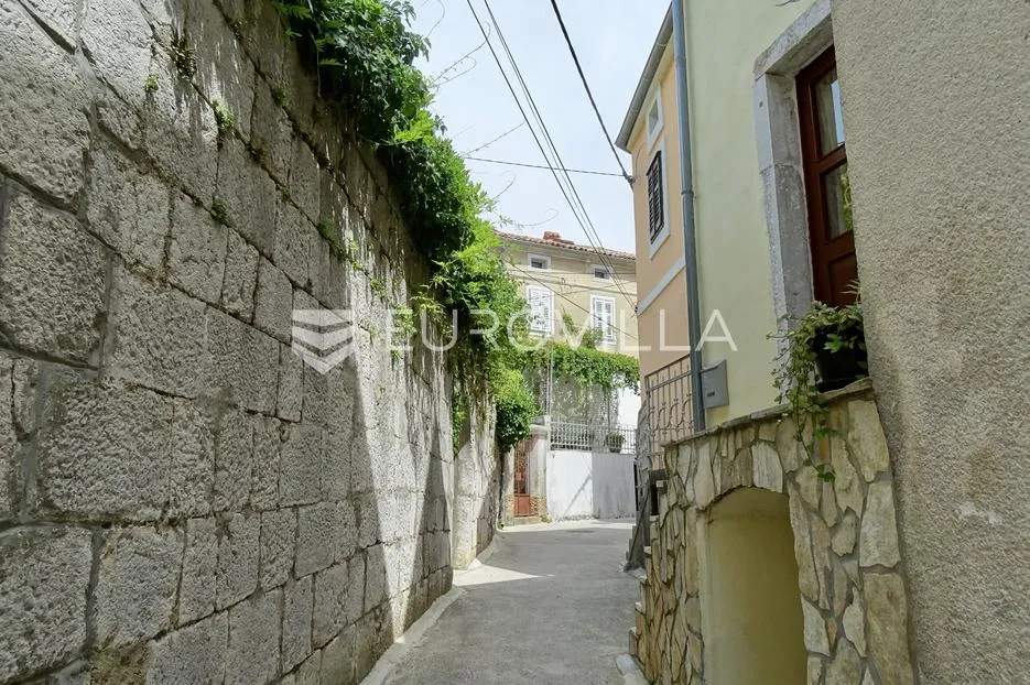 krk, omišalj, adaptirana kamena kuća u nizu s pogledom na more površine 54 m² - slika 39