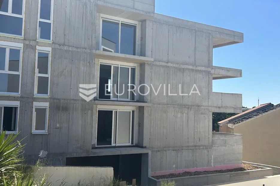 trogir, okrug, trosoban stan na prvom katu neto korisne površine 120 m2 - slika 14